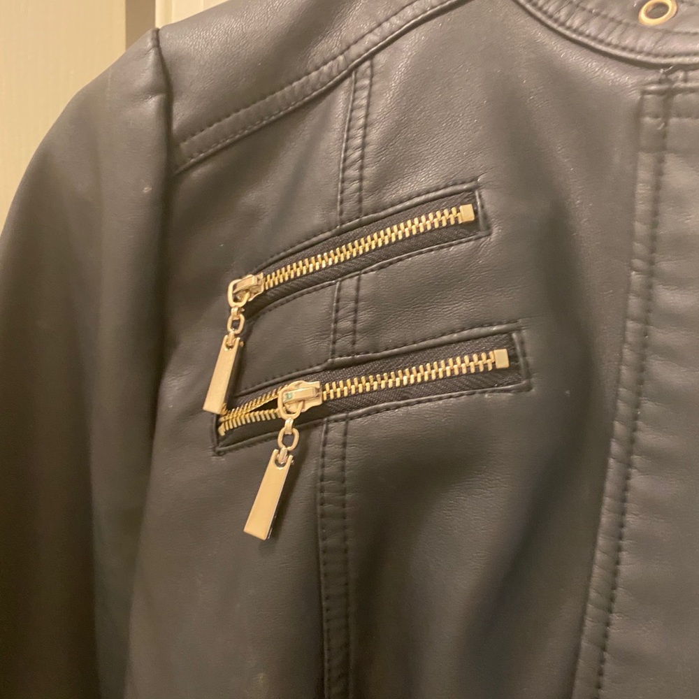 Black Cropped Leather Jacket - image 4